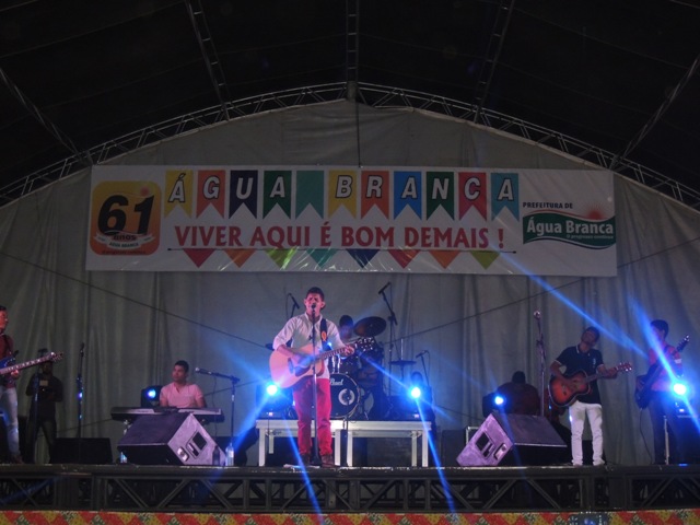 Dia do evangélico reúne multidão em praça pública na cidade de Água Branca - Imagem 8