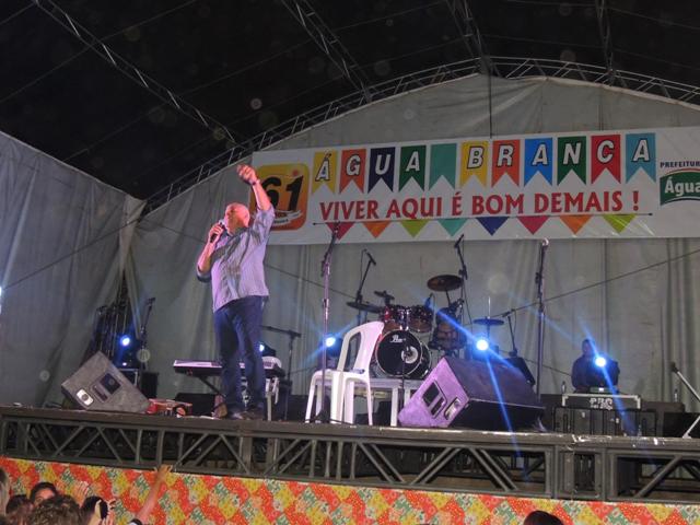 Dia do evangélico reúne multidão em praça pública na cidade de Água Branca - Imagem 14