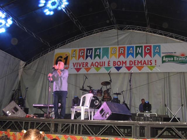 Dia do evangélico reúne multidão em praça pública na cidade de Água Branca - Imagem 15
