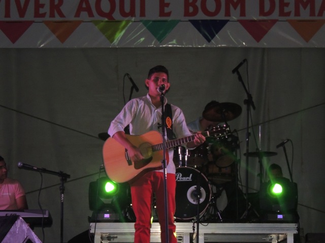 Dia do evangélico reúne multidão em praça pública na cidade de Água Branca - Imagem 9