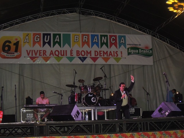 Dia do evangélico reúne multidão em praça pública na cidade de Água Branca - Imagem 4