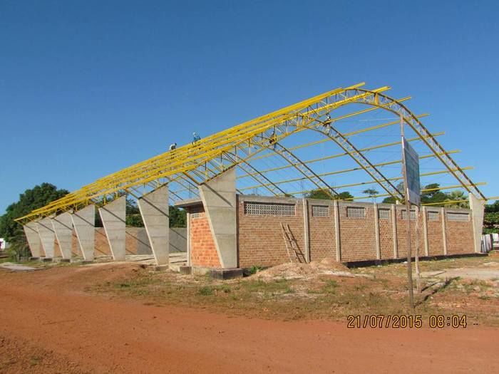 Quadra esportiva do Bairro Pedrinhas recebe estrutura metálica - Imagem 6