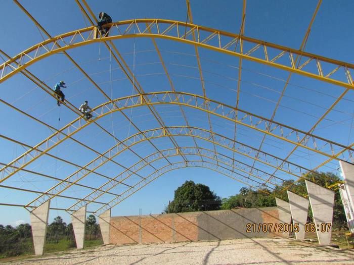 Quadra esportiva do Bairro Pedrinhas recebe estrutura metálica - Imagem 2