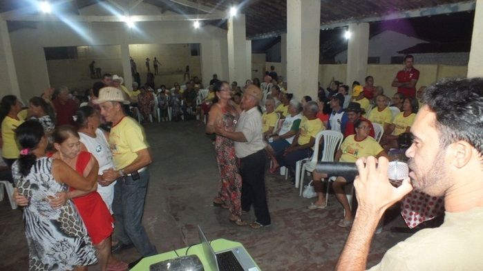 Dom Expedito Lopes, fez festa para homenagear o grupo da melhor idade de Paquetá-PI - Imagem 140