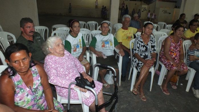 Dom Expedito Lopes, fez festa para homenagear o grupo da melhor idade de Paquetá-PI - Imagem 30