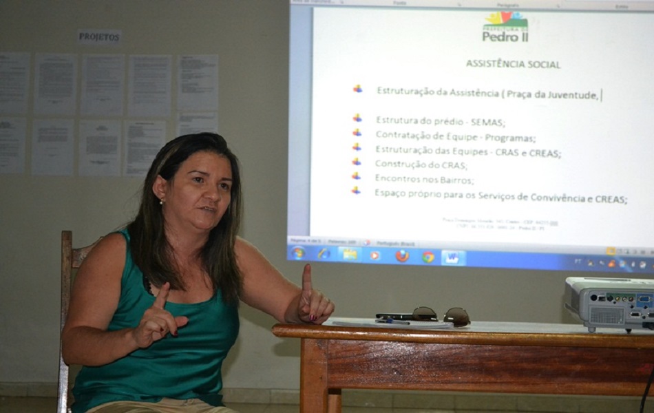 Prefeita reúne secretarias e define metas para o segundo semestre de 2015