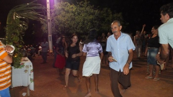 No interior do Piauí, Família e comunidade pagam promessa com Roda de São Gonçalo. - Imagem 57