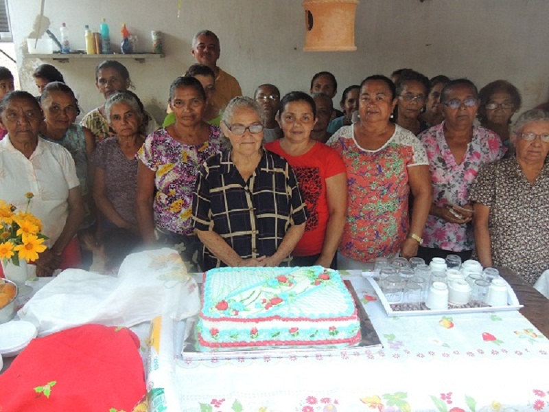 Dona Eunice Vieira  celebra a comemoração de mais uma primavera
