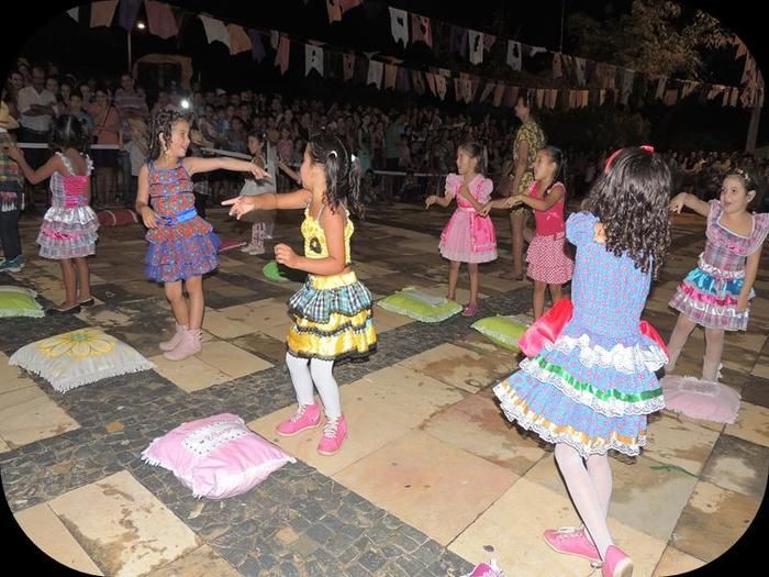 Público prestigia em massa o VII Festival Julino de Quadrilhas e Danças - Imagem 11