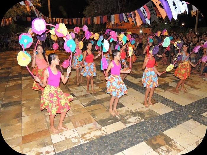 Público prestigia em massa o VII Festival Julino de Quadrilhas e Danças - Imagem 25