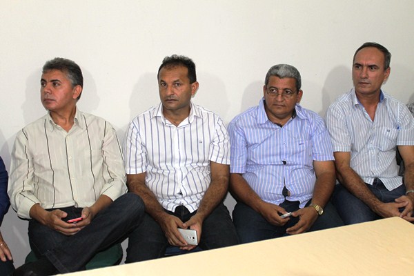 Prefeito Zé Resende prestigia posse do novo Diretor Regional do Emater de Campo Maior - Imagem 8