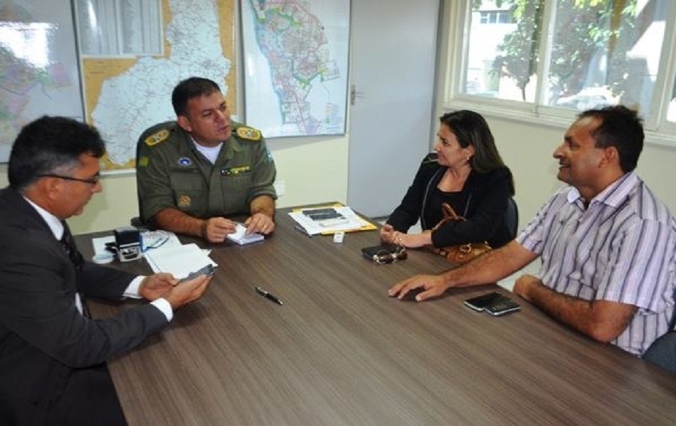 Prefeita e deputado vão ao Comando Geral da PM em busca de soluções para a segurança pública