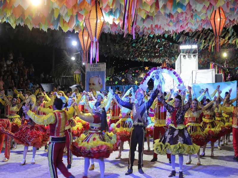 XI FESTIVAL CULTURAL DOS COCAIS encerra com público recorde e deixa saudades, que venha 2016