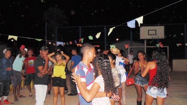 Comunidade Malhada do Juazeiro realizou apresentação de quadrilhas - Imagem 42