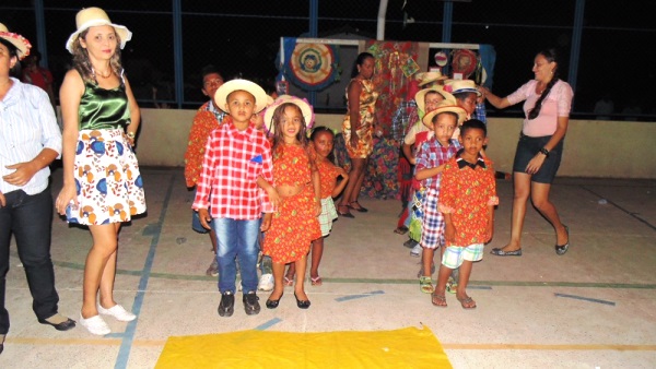 Comunidade Malhada do Juazeiro realizou apresentação de quadrilhas - Imagem 23
