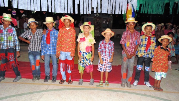 Comunidade Malhada do Juazeiro realizou apresentação de quadrilhas - Imagem 27