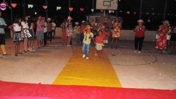 Comunidade Malhada do Juazeiro realizou apresentação de quadrilhas - Imagem 25
