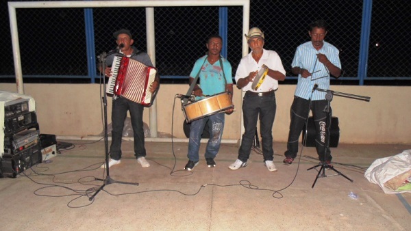 Comunidade Malhada do Juazeiro realizou apresentação de quadrilhas - Imagem 13