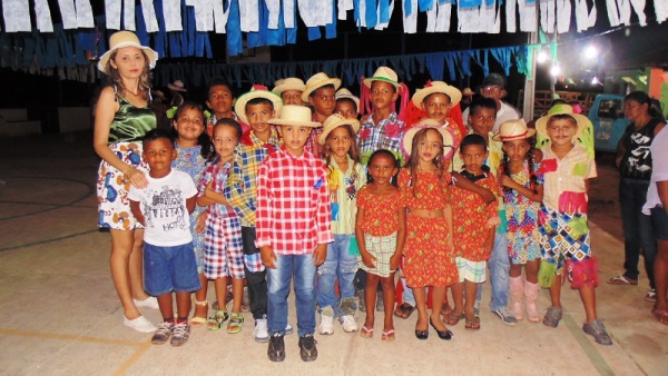Comunidade Malhada do Juazeiro realizou apresentação de quadrilhas - Imagem 19