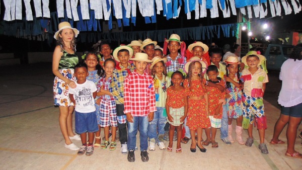 Comunidade Malhada do Juazeiro realizou apresentação de quadrilhas - Imagem 18