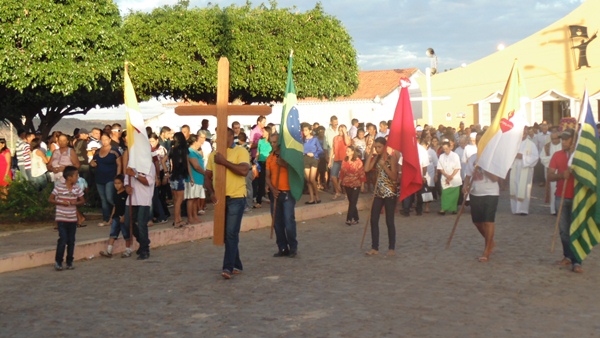 Milhares de romeiros participam da missa solene de encerramento dos festejos de Santo Inácio de Loyola  - Imagem 1