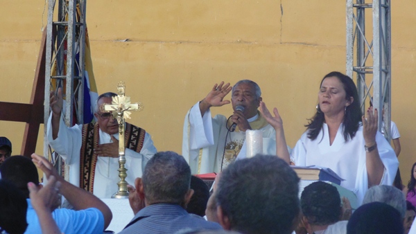 Milhares de romeiros participam da missa solene de encerramento dos festejos de Santo Inácio de Loyola  - Imagem 12