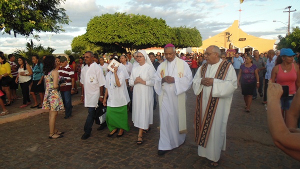 Milhares de romeiros participam da missa solene de encerramento dos festejos de Santo Inácio de Loyola  - Imagem 3