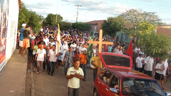 Milhares de romeiros participam da missa solene de encerramento dos festejos de Santo Inácio de Loyola  - Imagem 6