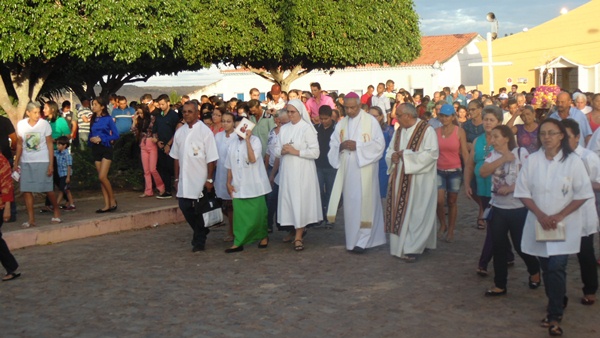 Milhares de romeiros participam da missa solene de encerramento dos festejos de Santo Inácio de Loyola  - Imagem 2