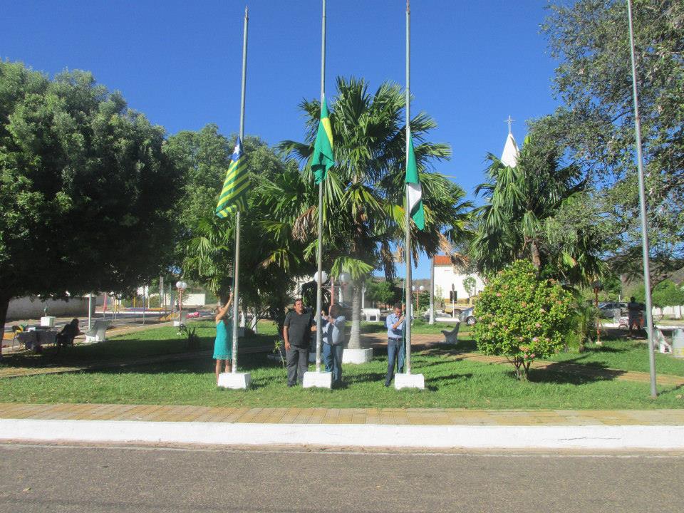XXV Semana Cultural: Momento Cívico - hasteamento das bandeiras