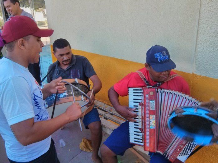 Começou o festejo do Padroeiro da cidade. Um café da manhã ao som da sanfona marca o início da festa - Imagem 4