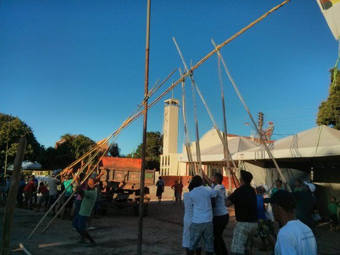 Chegada e levantamento do mastro, uma festa na abertura do festejo do Padroeiro da cidade  - Imagem 6