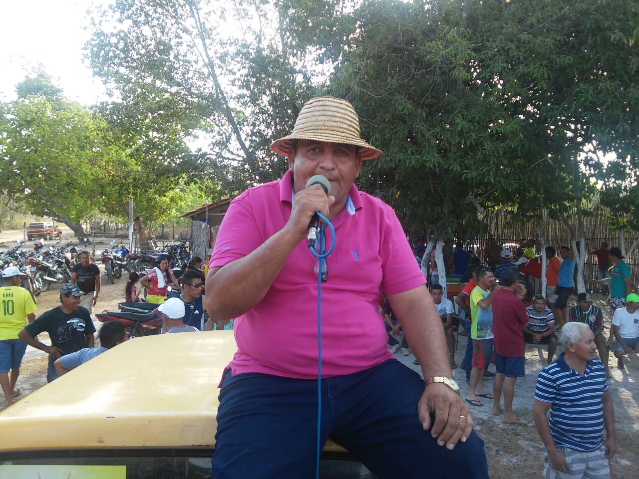 O prefeito Zé Resende inaugura mais um sistema de abastecimento d’água na zona rural de Boa Hora.