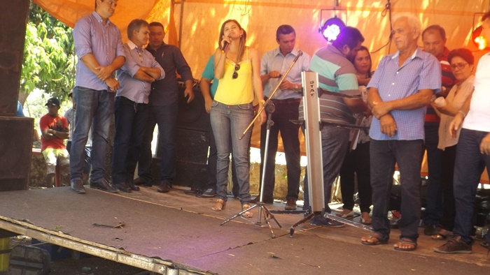 Prefeito Zé Henrique inaugura uma UBS, praça e abastecimento d'água na região do outro lado - Imagem 33