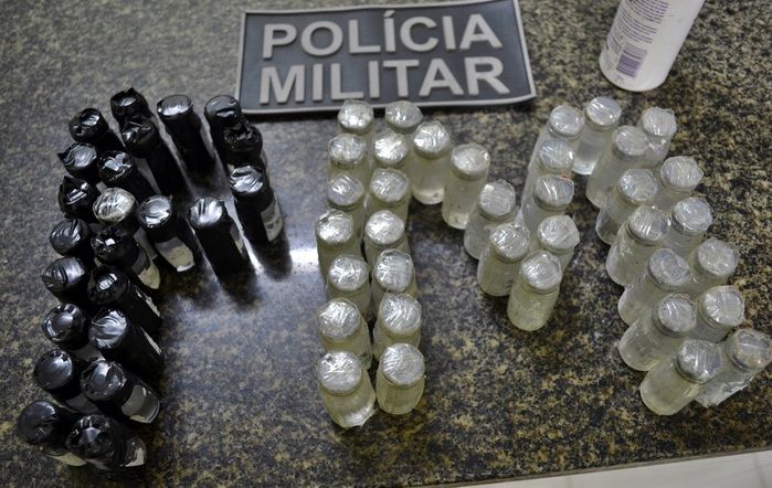 Primos são flagrados pela PM com 60 frascos de “loló” em Parnaíba - Imagem 5