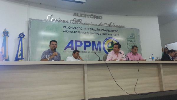 Vice-prefeito e tesoureiro de Santo Inácio do Piauí participaram de reunião na APPM  - Imagem 3