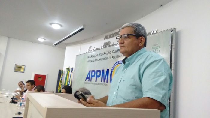 Prefeito Zé Resende e outros prefeitos do Piauí participam de reunião na APPM para discutirem a falência dos municípios - Imagem 14