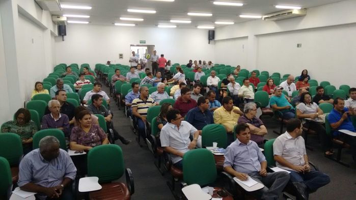 Prefeito Zé Resende e outros prefeitos do Piauí participam de reunião na APPM para discutirem a falência dos municípios - Imagem 20