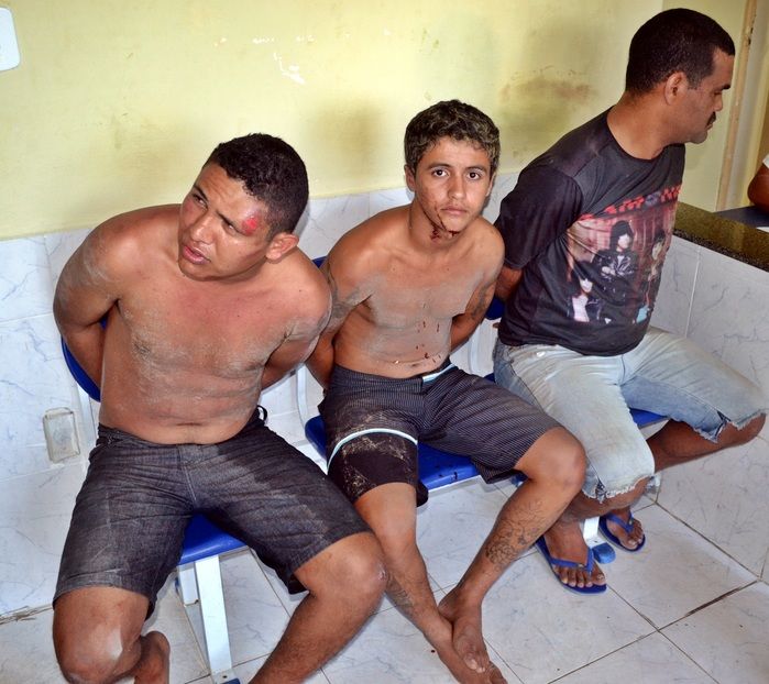 PM recupera moto roubada e prende cinco em Parnaíba com arma e munições - Imagem 1