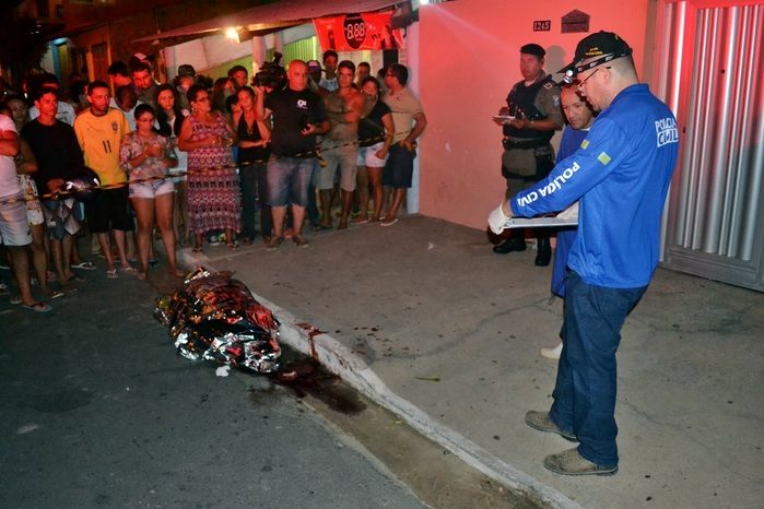 Homem é executado com três tiros em rua de Parnaíba - Imagem 6