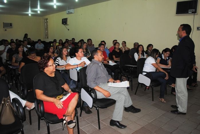 Reitor da UESPI visita Campo Maior empossa nova diretora e anuncia reforma - Imagem 2