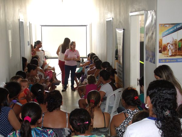 Secretarias Municipais de Saúde e Assistência Social promovem palestras e entrega de kits de enxoval para gestantes de Cajueiro da Praia - Imagem 3
