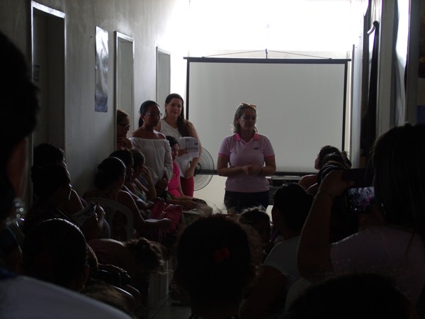 Secretarias Municipais de Saúde e Assistência Social promovem palestras e entrega de kits de enxoval para gestantes de Cajueiro da Praia - Imagem 4