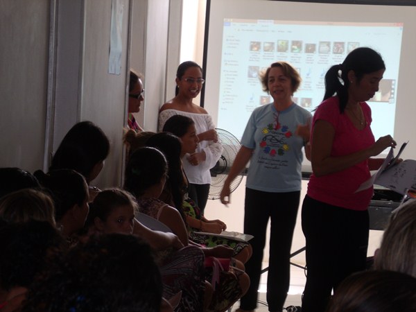 Secretarias Municipais de Saúde e Assistência Social promovem palestras e entrega de kits de enxoval para gestantes de Cajueiro da Praia - Imagem 1