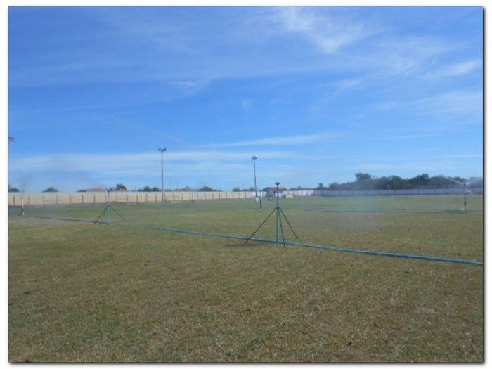 Prefeitura de Inhuma implanta novo gramado no Estádio - Imagem 9