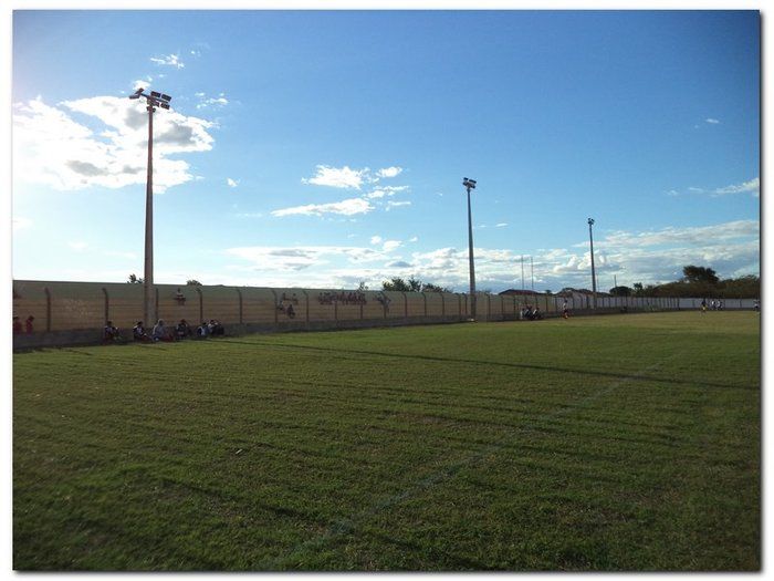 Prefeitura de Inhuma implanta novo gramado no Estádio - Imagem 1
