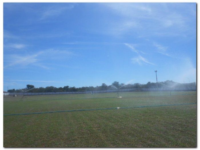 Prefeitura de Inhuma implanta novo gramado no Estádio - Imagem 6