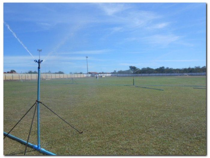 Prefeitura de Inhuma implanta novo gramado no Estádio - Imagem 10