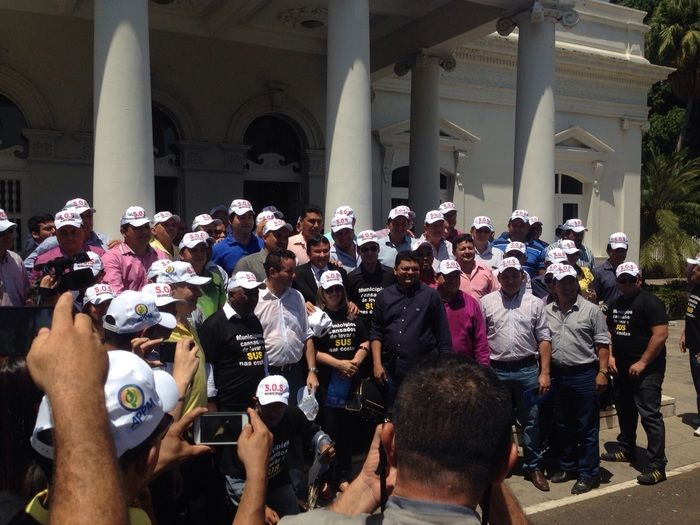 No Protesto dos Prefeitos em Teresina, Zé Resende comanda narração da caminhada. - Imagem 41