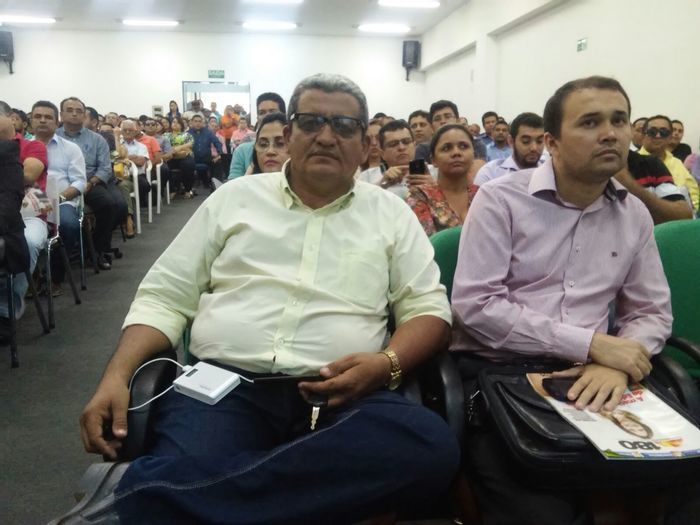 No Protesto dos Prefeitos em Teresina, Zé Resende comanda narração da caminhada. - Imagem 21